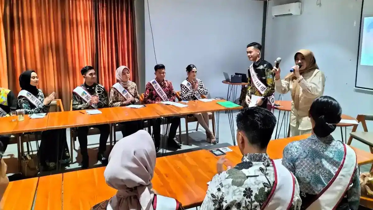 Pelatihan Public Speaking bersama Radar Kediri Institute