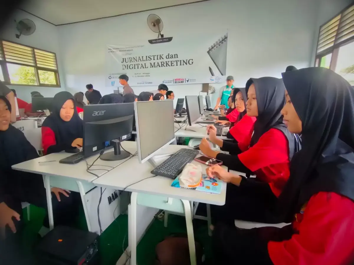 Pelatihan Jurnalistik dan Digital Marketing SMAN 1 Pace Nganjuk