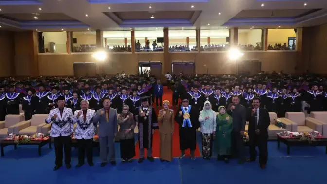 Layanan Event Organizer wisuda profesional bersama Radar Kediri Institute