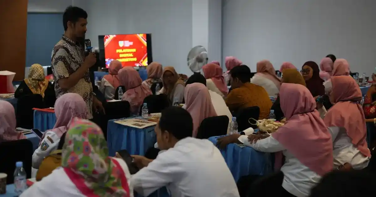 Pelatihan Digital Marketing SMK bersama instruktur Radar Kediri Institute