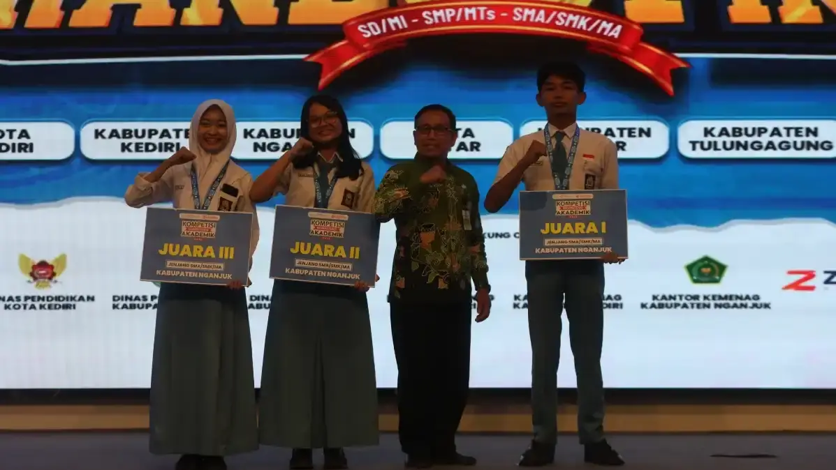 Kompetisi Kompetensi Akademik KKA antar sekolah bersama Radar Kediri Institute