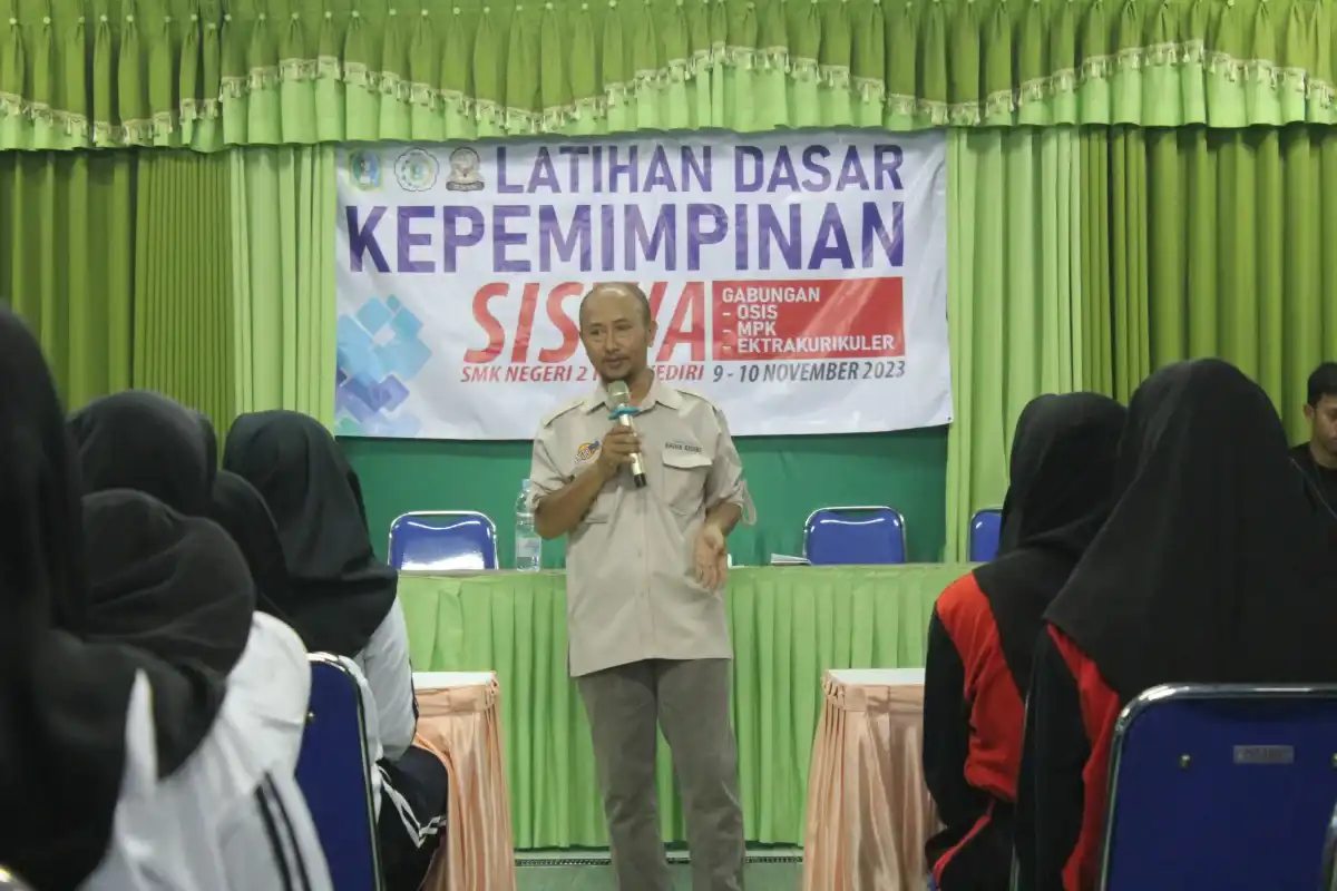 Kegiatan LDKS Camp dan Leadership Training untuk siswa OSIS