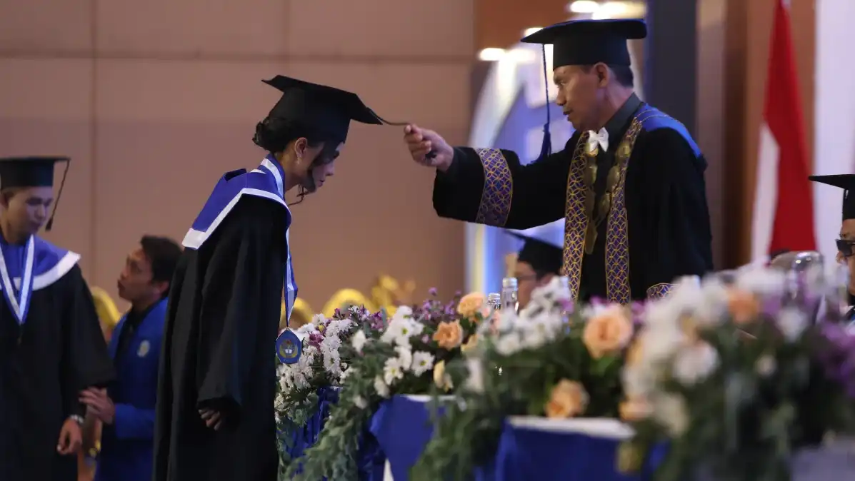 Event wisuda sekolah dan kampus profesional bersama Radar Kediri Institute