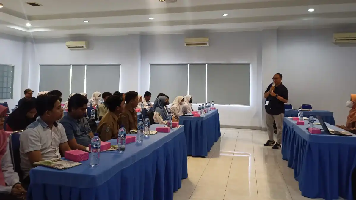 Siswa SMP dan SMA mengikuti pelatihan Website, Coding dan AI