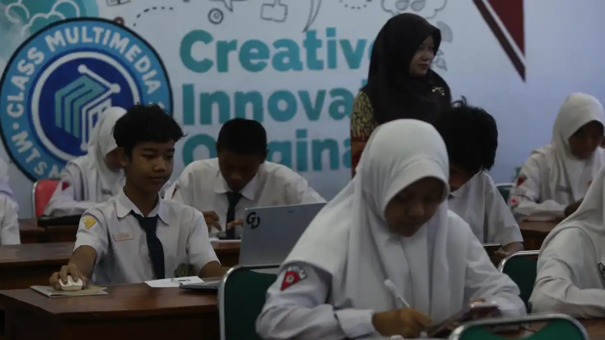Pelatihan Website dan Coding di Laboratorium Komputer