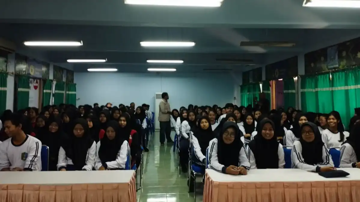 Kegiatan simulasi pencoblosan Pemilu OSIS di sekolah